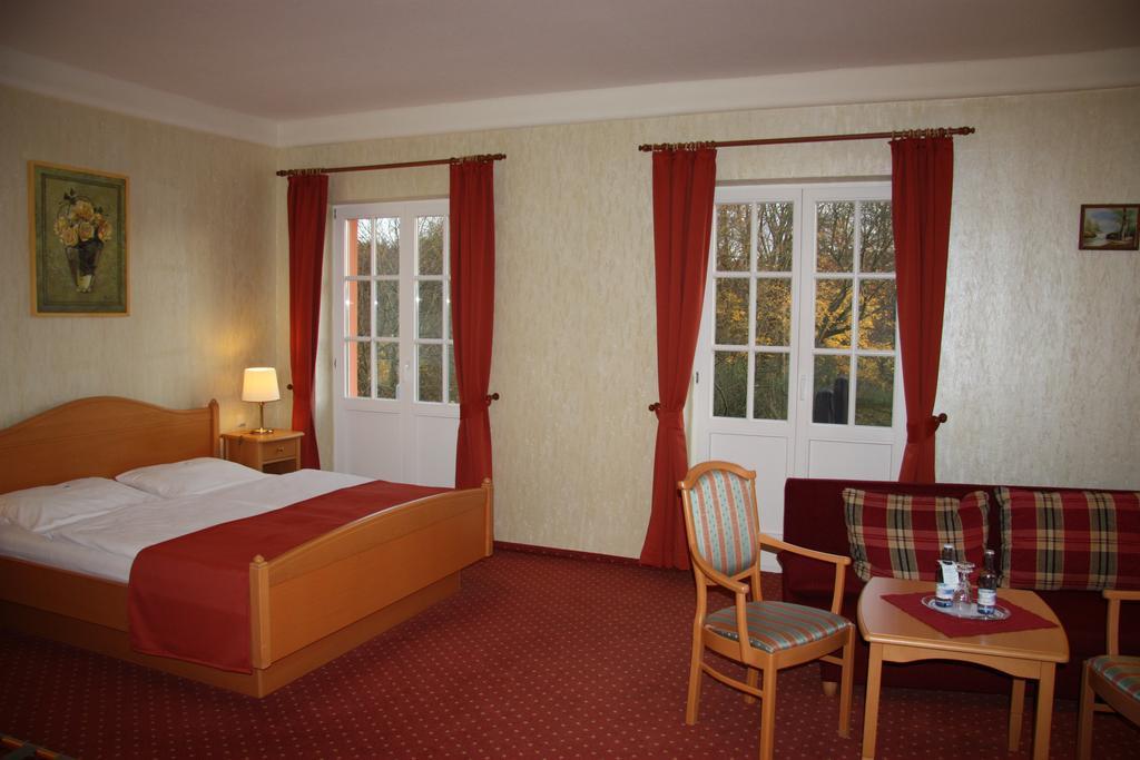 Altes Gutshaus-Federow Hotel Exterior photo